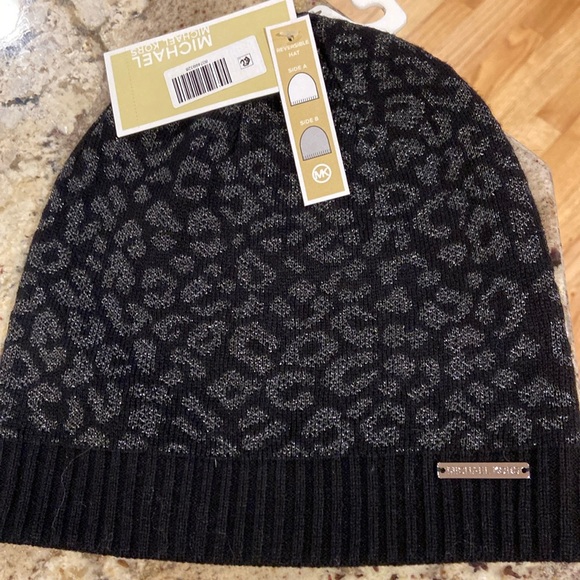 MICHAEL Michael Kors Accessories - NWT MICHAEL KORS WOMEN’S REVERSIBLE METALLIC LEOPARD BEANIE